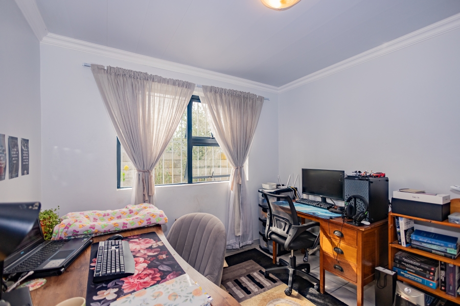 5 Bedroom Property for Sale in Loucharmante Western Cape